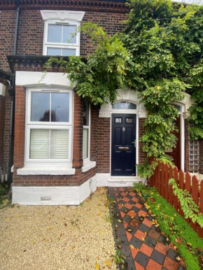 Luxurious 3 Bedroom House with Permit Parking